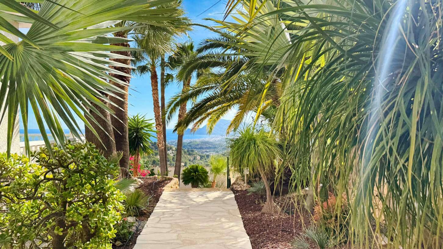 4 bedroom Villa for sale in Altea with pool garage - € 995,000 (Ref: 10158734)