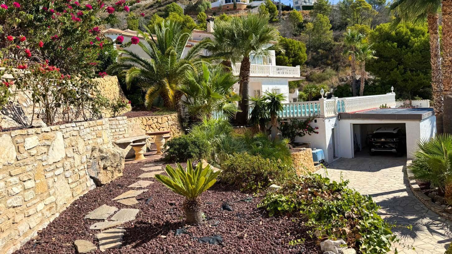 4 bedroom Villa for sale in Altea with pool garage - € 995,000 (Ref: 10158734)