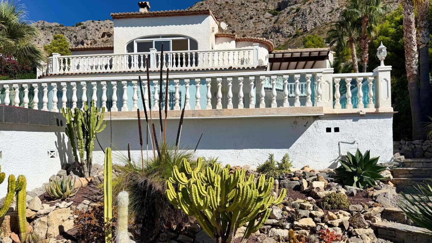 4 bedroom Villa for sale in Altea with pool garage - € 995,000 (Ref: 10158734)