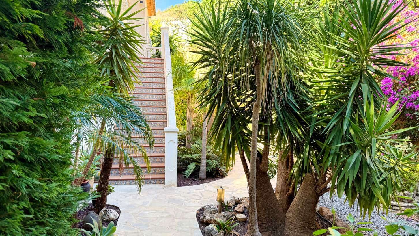 4 bedroom Villa for sale in Altea with pool garage - € 995,000 (Ref: 10158734)