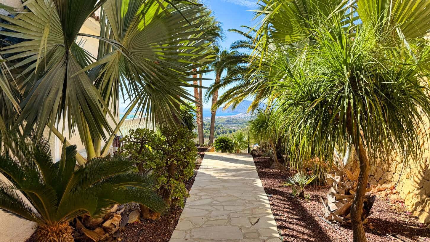 4 bedroom Villa for sale in Altea with pool garage - € 995,000 (Ref: 10158734)