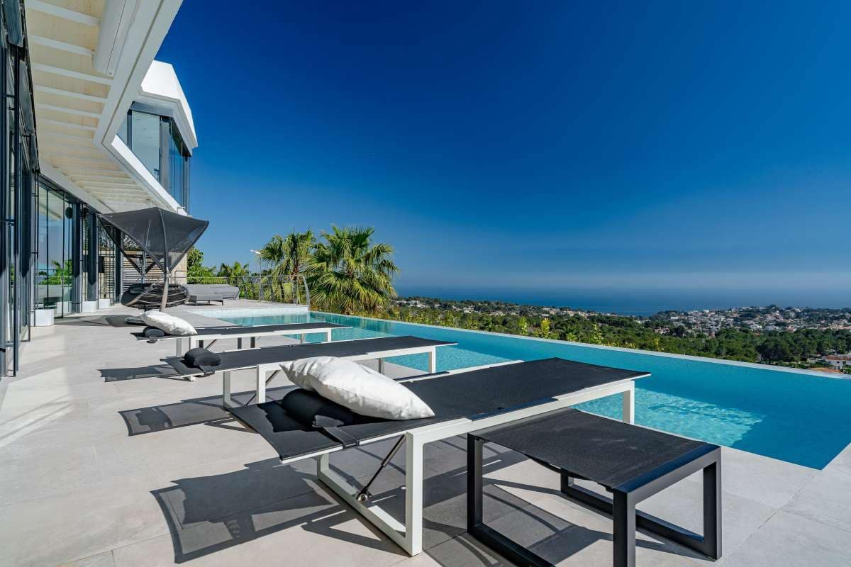 Chalet de 4 habitaciones en Calpe / Calp en venta con piscina garaje - 3.595.000 € (Ref: 10163276)
