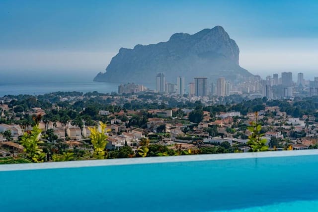 Chalet de 4 habitaciones en Pueblo, Calpe / Calp en venta con piscina garaje - 3.595.000 € (Ref: 10163276)