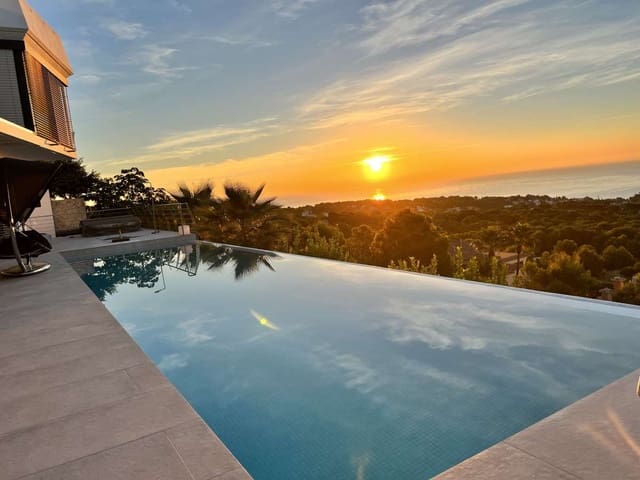 Chalet de 4 habitaciones en Pueblo, Calpe / Calp en venta con piscina garaje - 3.595.000 € (Ref: 10163276)