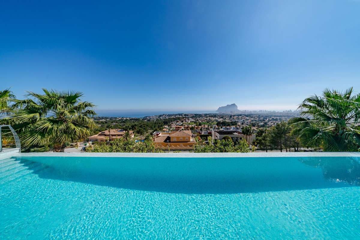 Chalet de 4 habitaciones en Calpe / Calp en venta con piscina garaje - 3.595.000 € (Ref: 10163276)