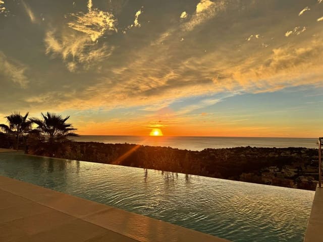 Chalet de 4 habitaciones en Pueblo, Calpe / Calp en venta con piscina garaje - 3.595.000 € (Ref: 10163276)