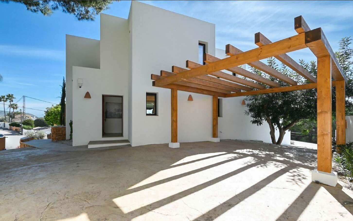 5 bedroom Villa for sale in Teulada with pool garage - € 2,275,000 (Ref: 10163278)