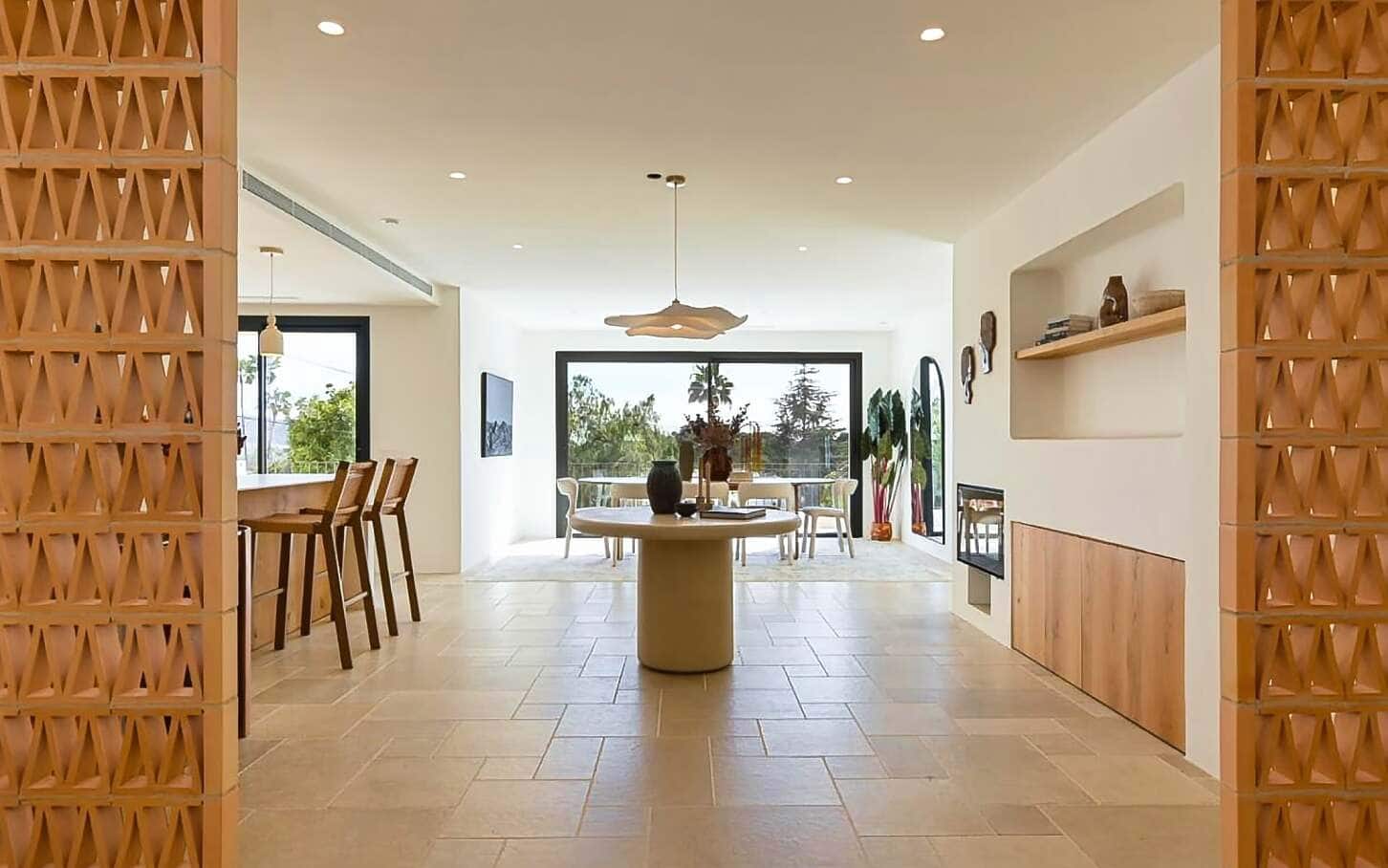 5 bedroom Villa for sale in Teulada with pool garage - € 2,275,000 (Ref: 10163278)
