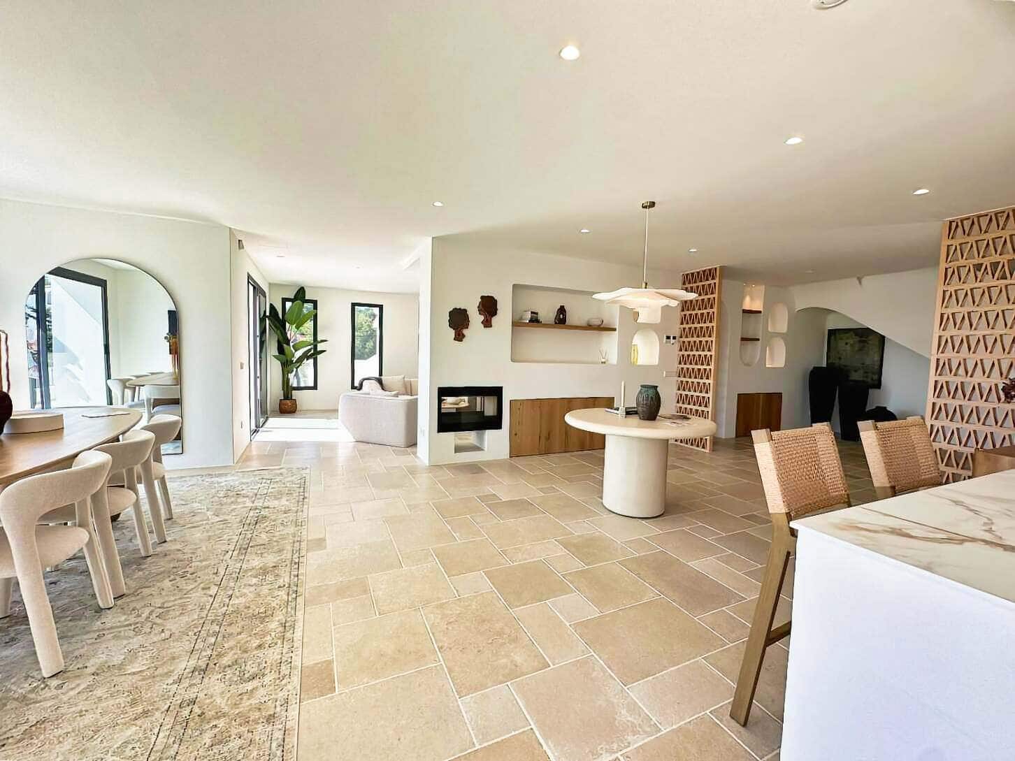 5 bedroom Villa for sale in Teulada with pool garage - € 2,275,000 (Ref: 10163278)