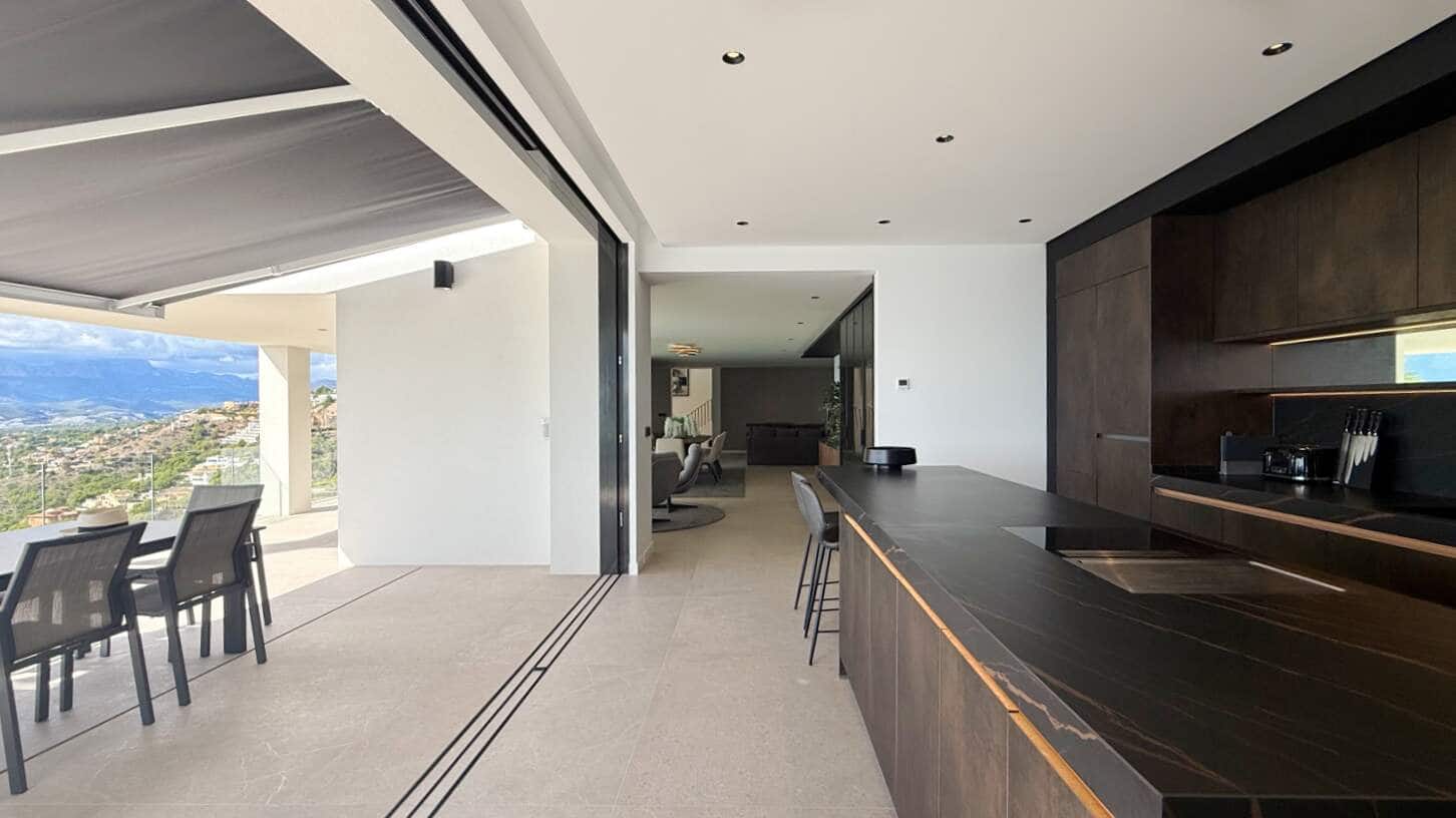 5 bedroom Villa for sale in Altea with pool garage - € 3,850,000 (Ref: 10163410)