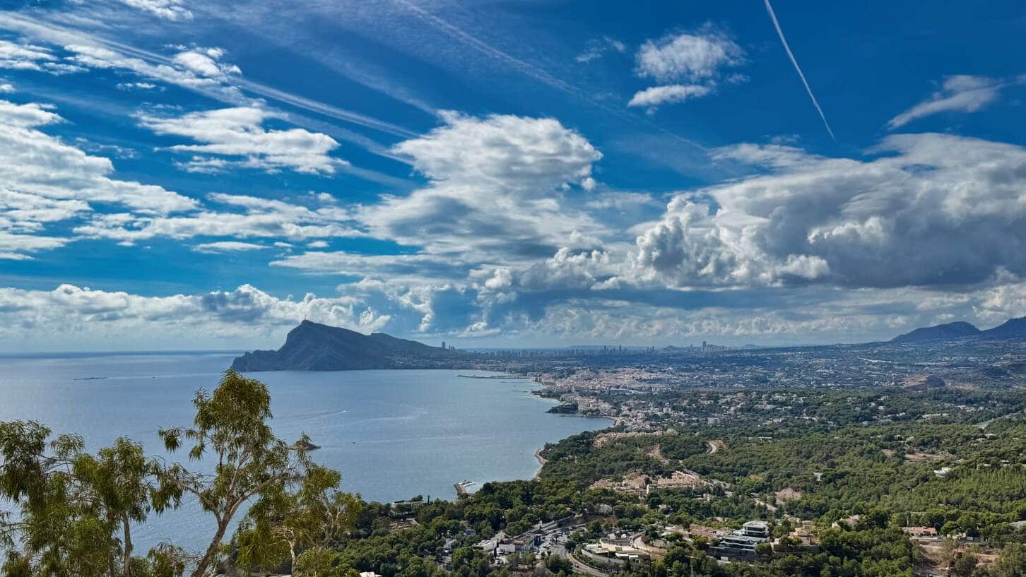 5 bedroom Villa for sale in Altea with pool garage - € 3,850,000 (Ref: 10163410)