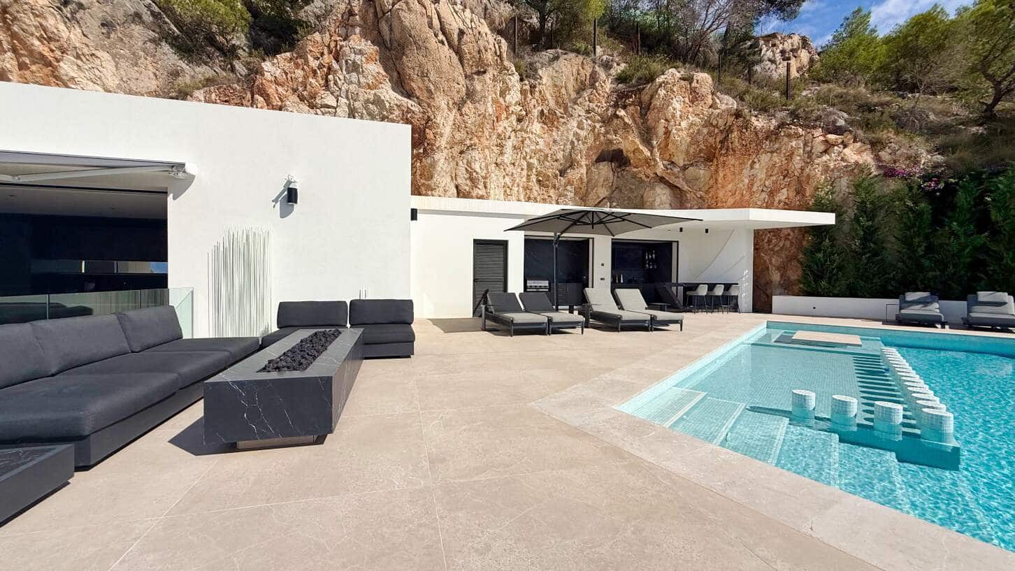 5 bedroom Villa for sale in Altea with pool garage - € 3,850,000 (Ref: 10163410)