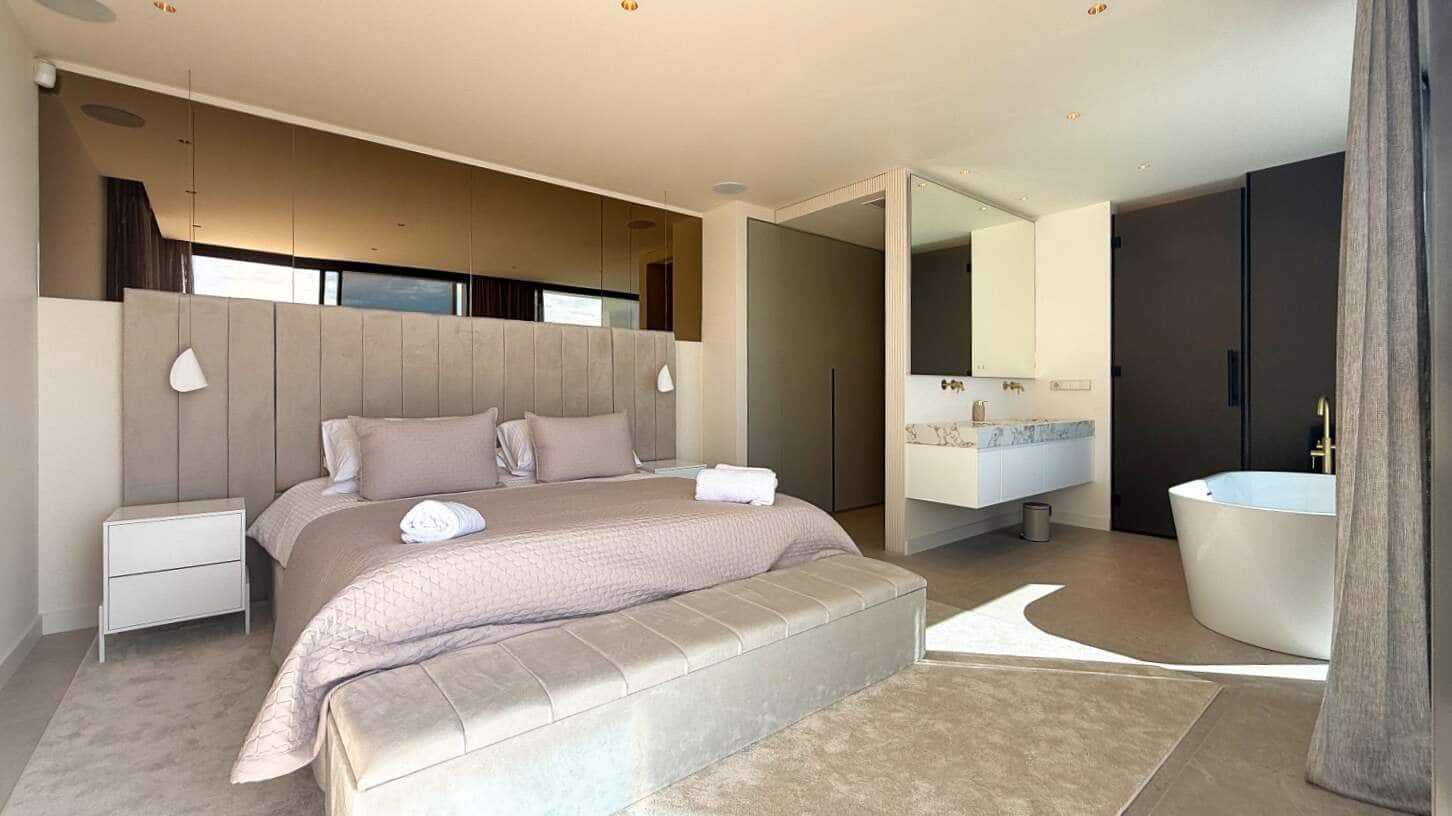 5 bedroom Villa for sale in Altea with pool garage - € 3,850,000 (Ref: 10163410)
