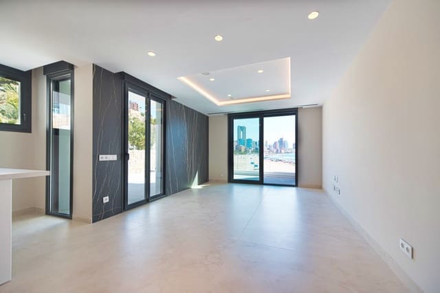 3 bedroom Beach Apartment for sale in Playa Poniente, Benidorm with pool garage - € 1,650,000 (Ref: 5097271)