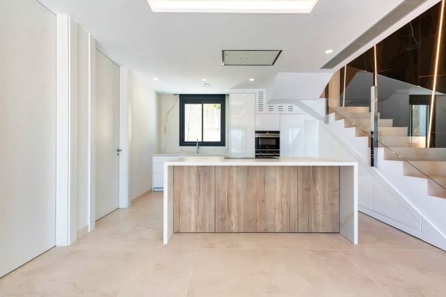 3 bedroom Beach Apartment for sale in Playa Poniente, Benidorm with pool garage - € 1,650,000 (Ref: 5097271)