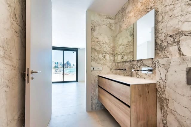 3 bedroom Beach Apartment for sale in Playa Poniente, Benidorm with pool garage - € 1,650,000 (Ref: 5097271)