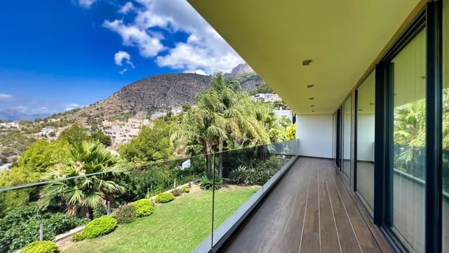 4 bedroom Villa for sale in Altea with pool garage - € 2,650,000 (Ref: 5097317)