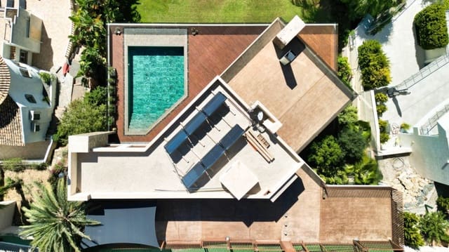 4 bedroom Villa for sale in Altea with pool garage - € 2,650,000 (Ref: 5097317)