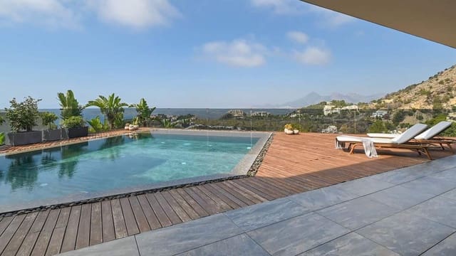 4 bedroom Villa for sale in Altea with pool garage - € 2,650,000 (Ref: 5097317)