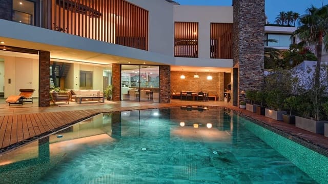 4 bedroom Villa for sale in Altea with pool garage - € 2,650,000 (Ref: 5097317)