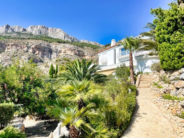 8 bedroom Villa for sale in Altea la Vella, Altea with pool garage - € 2,650,000 (Ref: 7012827)