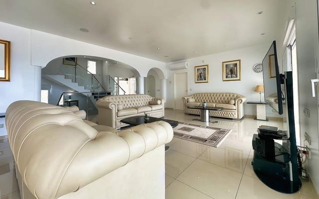5 bedroom Villa for sale in Altea with pool garage - € 1,850,000 (Ref: 7711029)