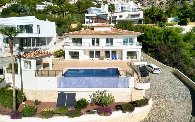 5 bedroom Villa for sale in Altea with pool garage - € 1,850,000 (Ref: 7711029)