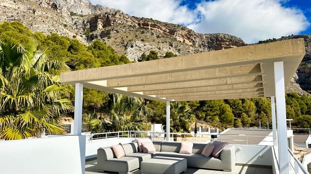 3 makuuhuone Huvila myytävänä paikassa Altea mukana uima-altaan 
autotalli - 1 445 000 € (Ref: 8142365)