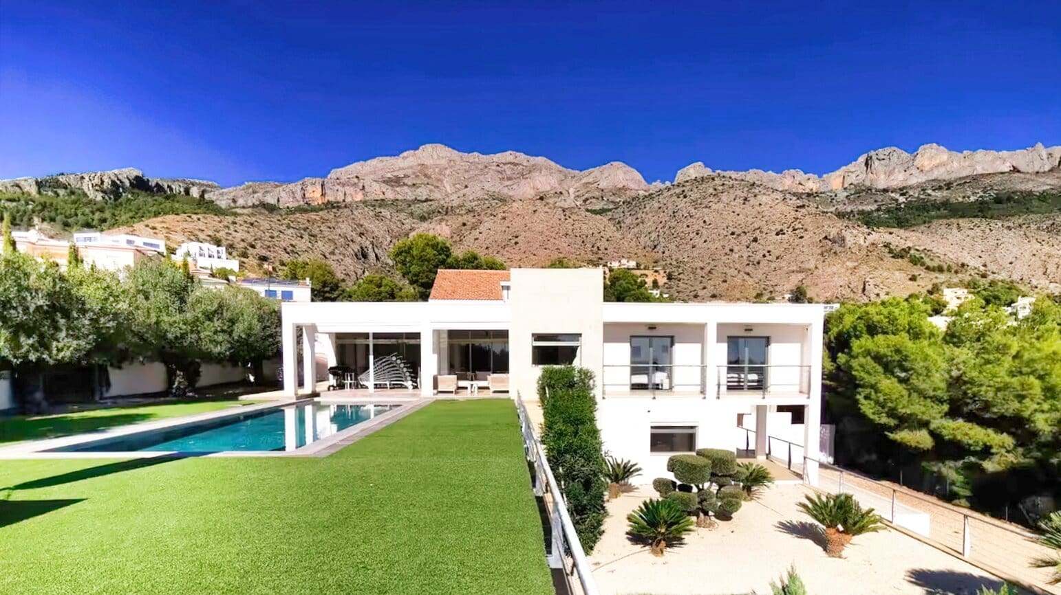 5 soverom Villa til salgs i Altea la Vella med svømmebasseng garasje - € 1 100 000 (Ref: 8148008)
