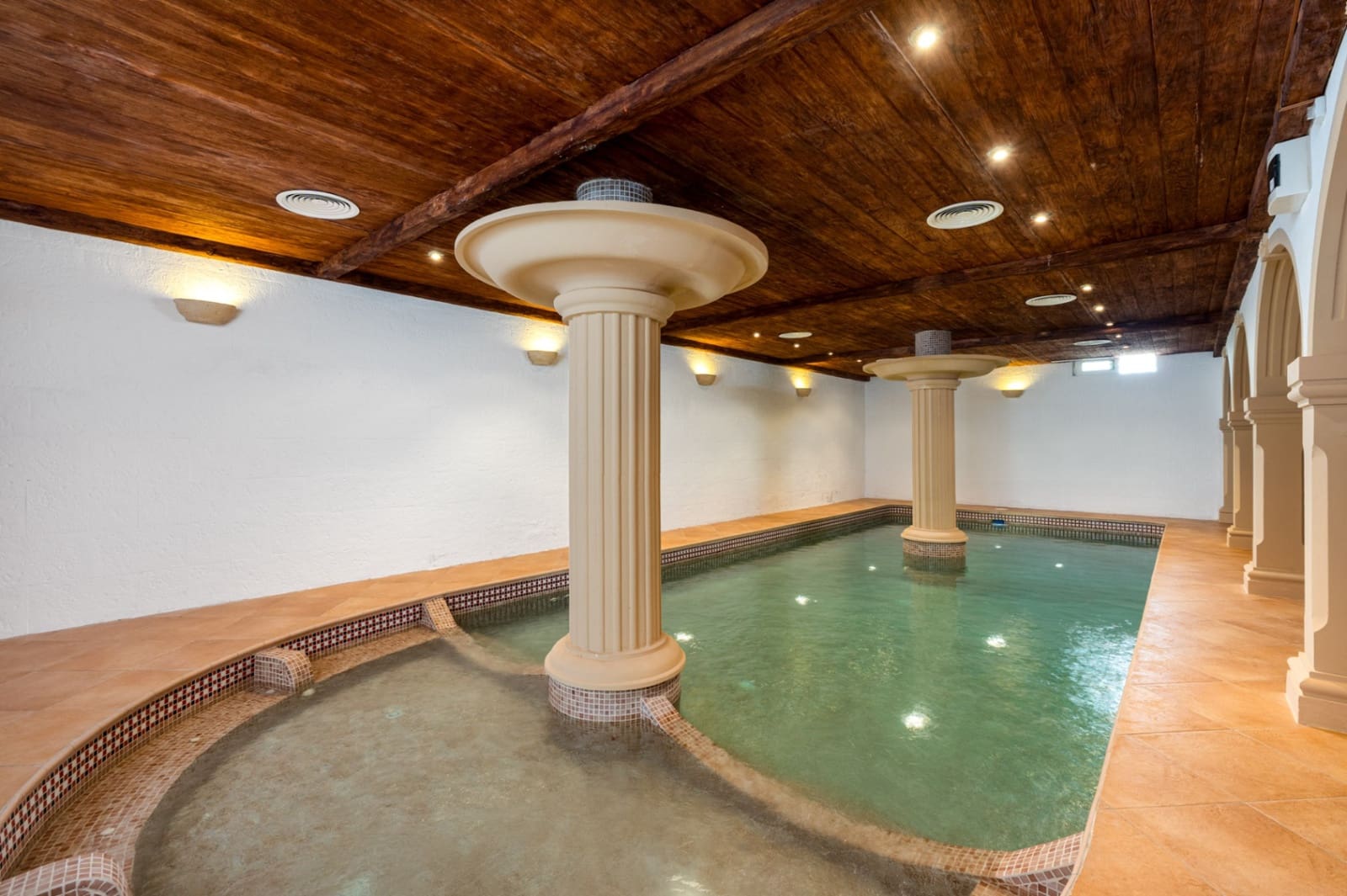 4 makuuhuone Huvila myytävänä paikassa Benissa mukana uima-altaan 
autotalli - 1 590 000 € (Ref: 8221807)