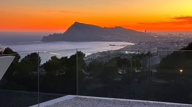 4 slaapkamer Villa te koop in Altea met zwembad garage - € 2.290.000 (Ref: 8425430)