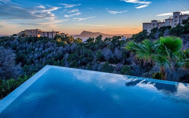 4 sypialnia Willa na sprzedaż w Altea z basenem garażem - 2 290 000 € (Ref: 8425430)