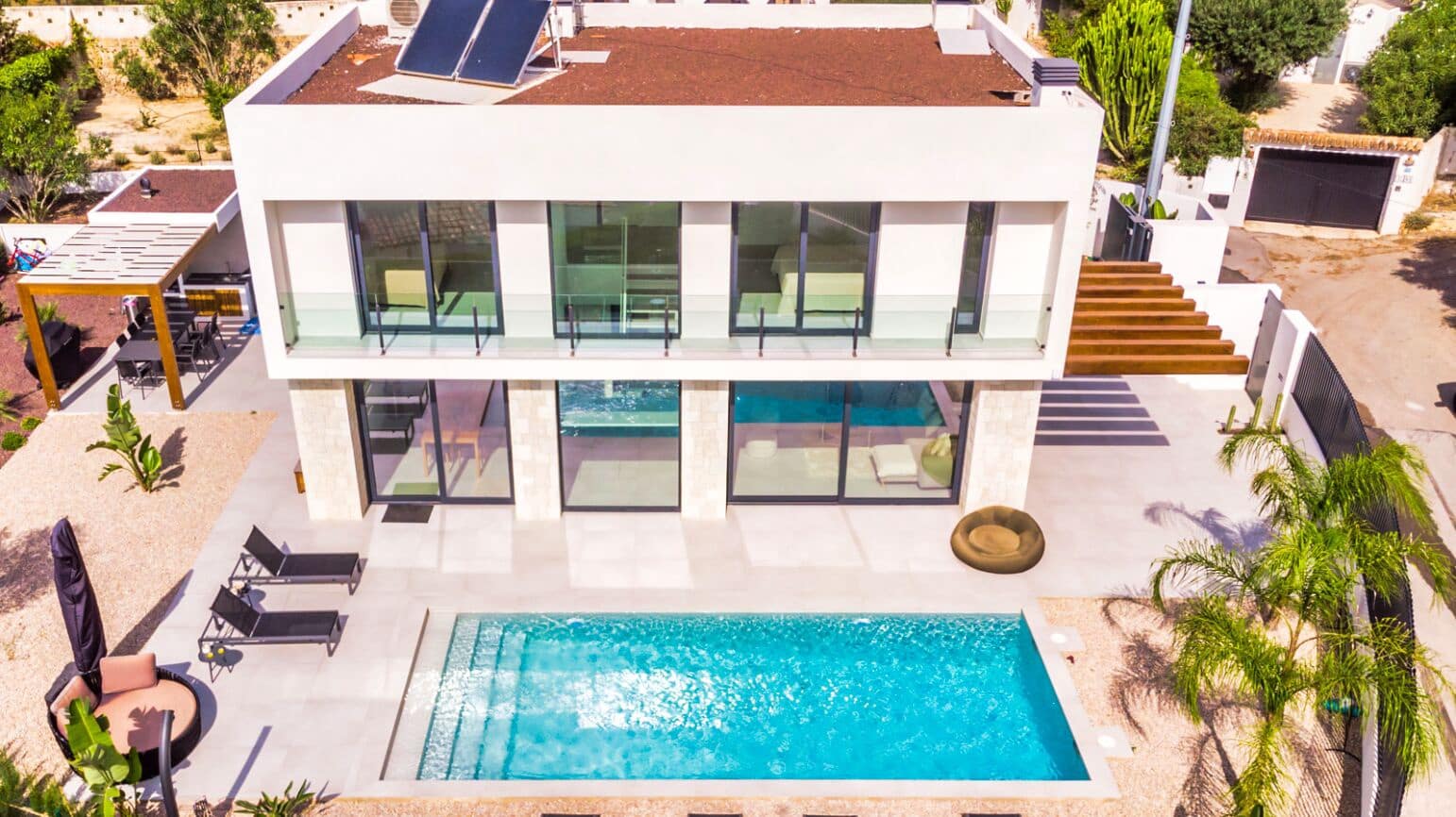 4 makuuhuone Huvila myytävänä paikassa Benissa mukana uima-altaan 
autotalli - 1 250 000 € (Ref: 8513817)