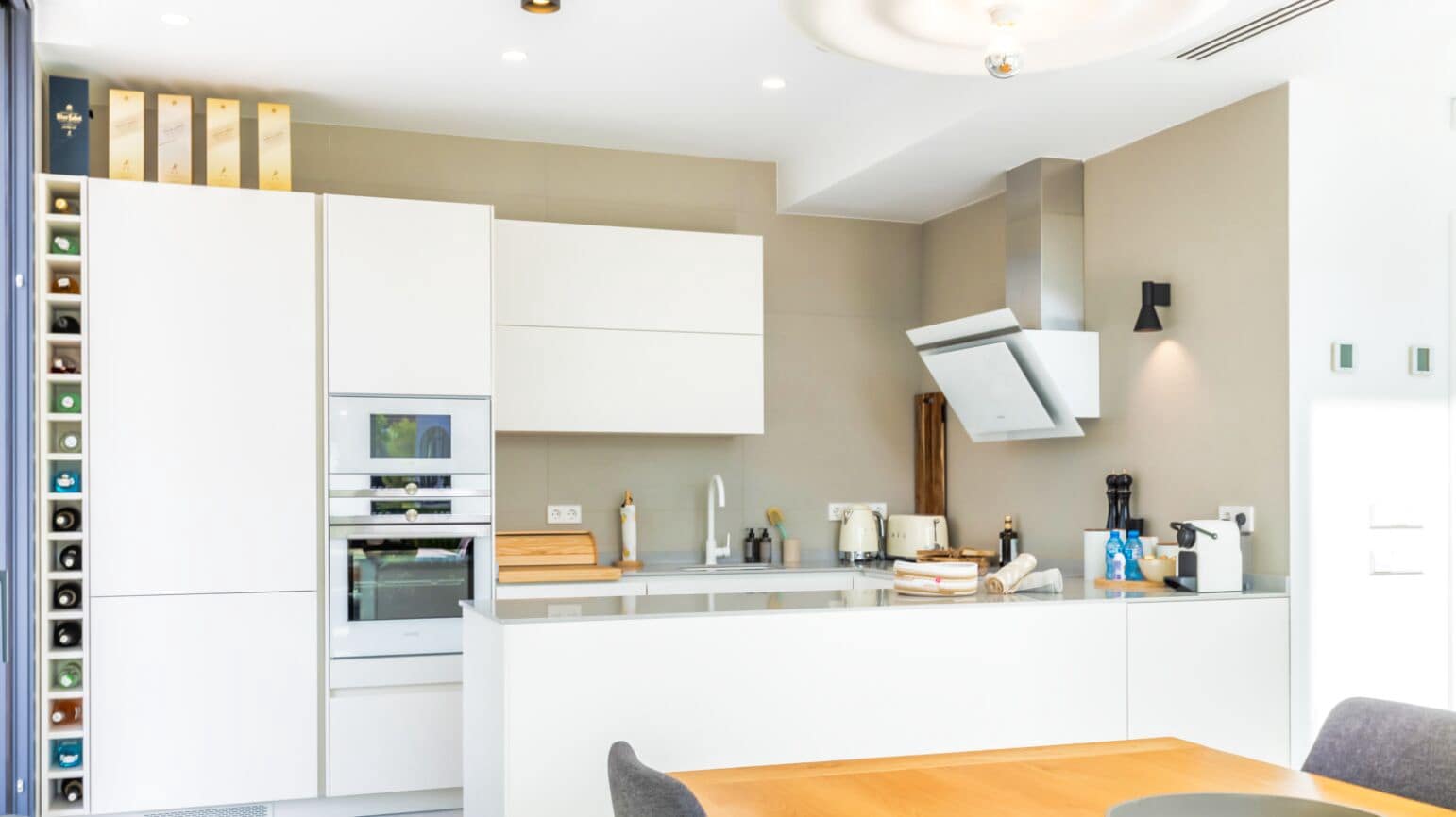 4 makuuhuone Huvila myytävänä paikassa Benissa mukana uima-altaan 
autotalli - 1 250 000 € (Ref: 8513817)