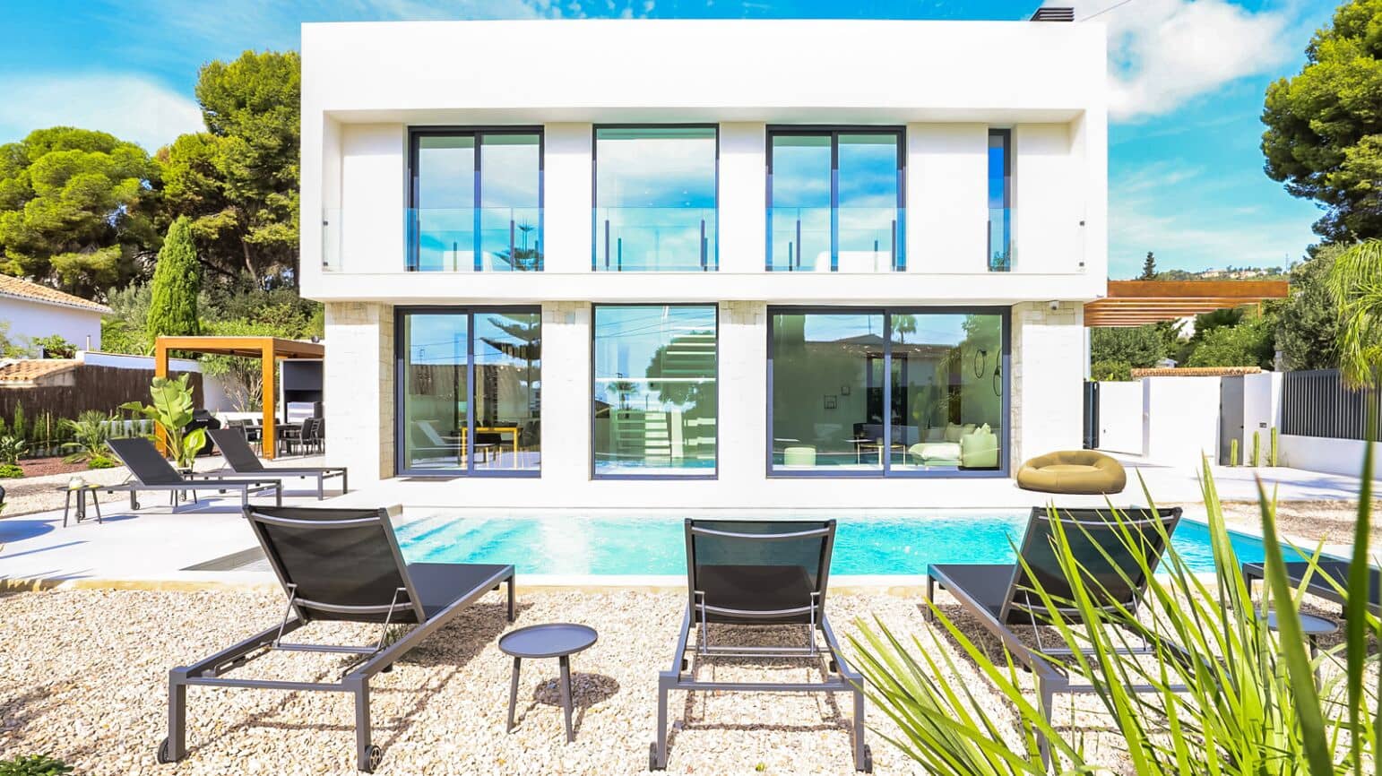 4 makuuhuone Huvila myytävänä paikassa Benissa mukana uima-altaan 
autotalli - 1 250 000 € (Ref: 8513817)