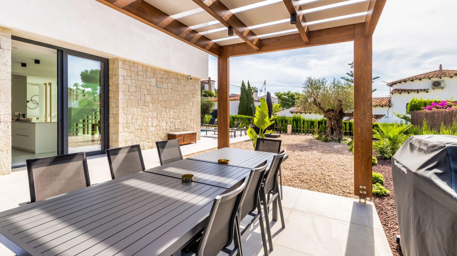 4 makuuhuone Huvila myytävänä paikassa Benissa mukana uima-altaan 
autotalli - 1 250 000 € (Ref: 8513817)