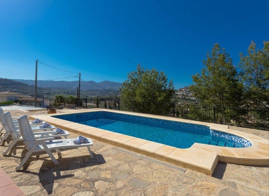 3 bedroom Villa for sale in Calpe / Calp with pool garage - € 435,000 (Ref: 8555363)