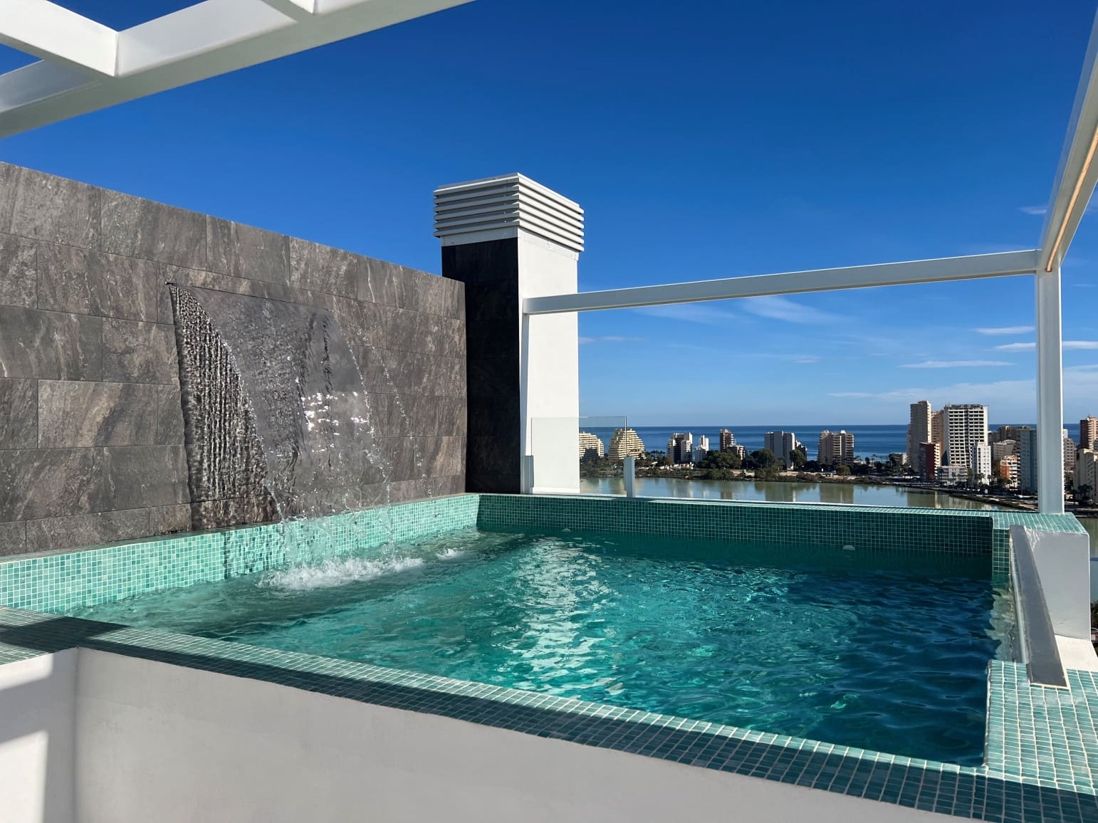 3 soveværelse Penthouse til salg i Calpe / Calp med garage - € 1.100.000 (Ref: 8668684)