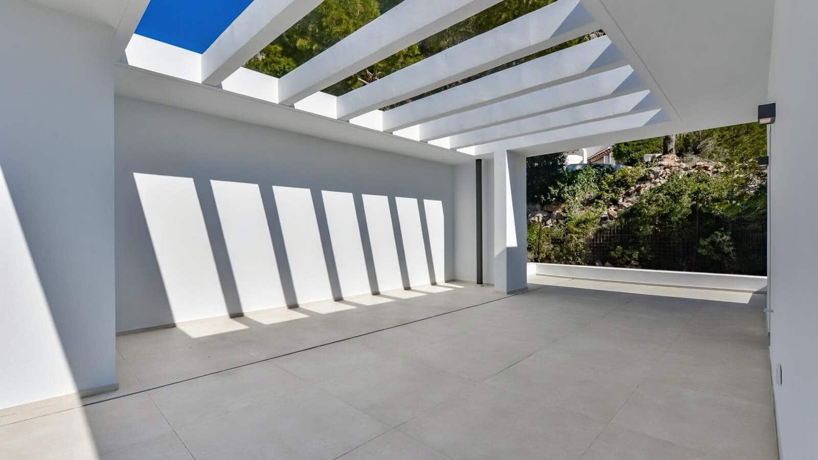 4 bedroom Villa for sale in Altea with pool - € 2,690,000 (Ref: 8744666)