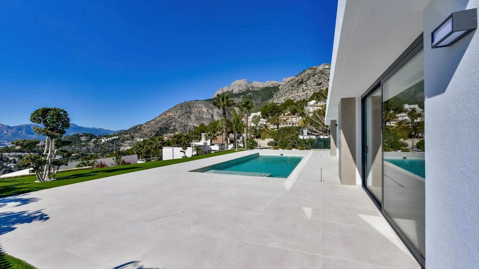4 bedroom Villa for sale in Altea with pool - € 2,690,000 (Ref: 8744666)