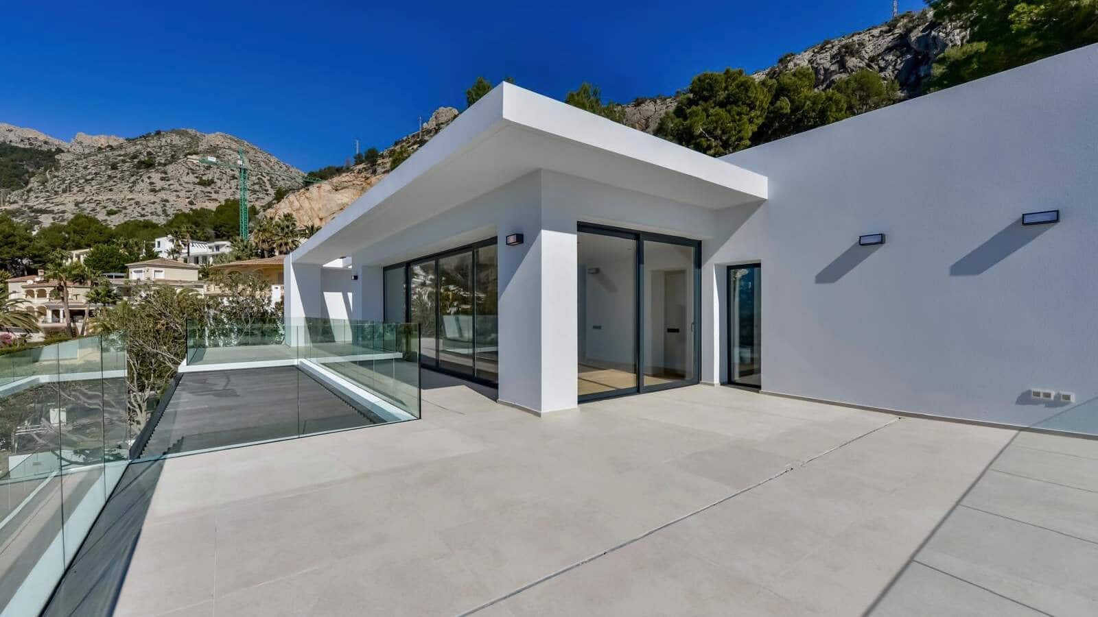 4 bedroom Villa for sale in Altea with pool - € 2,690,000 (Ref: 8744666)