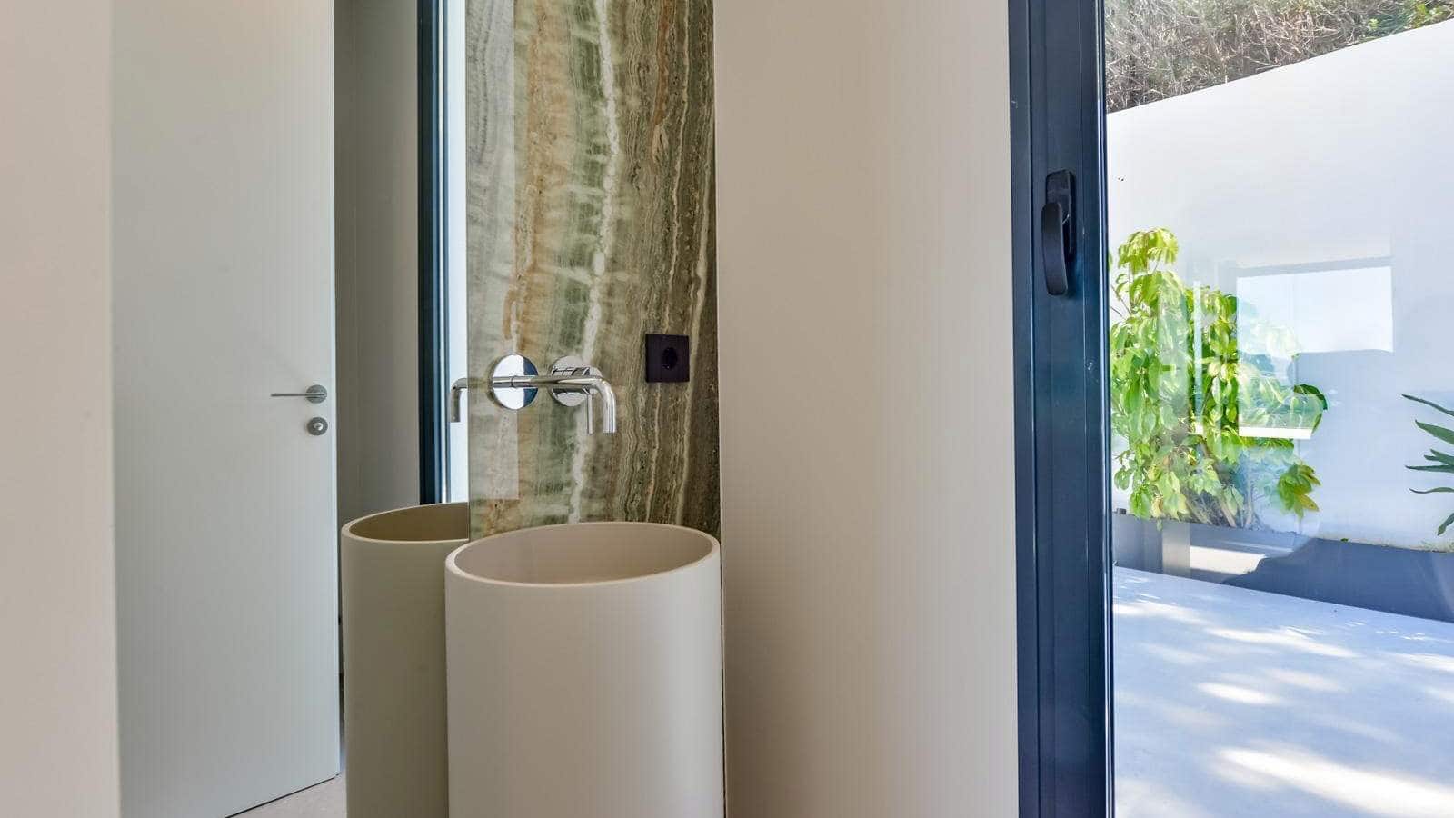 4 bedroom Villa for sale in Altea with pool - € 2,690,000 (Ref: 8744666)