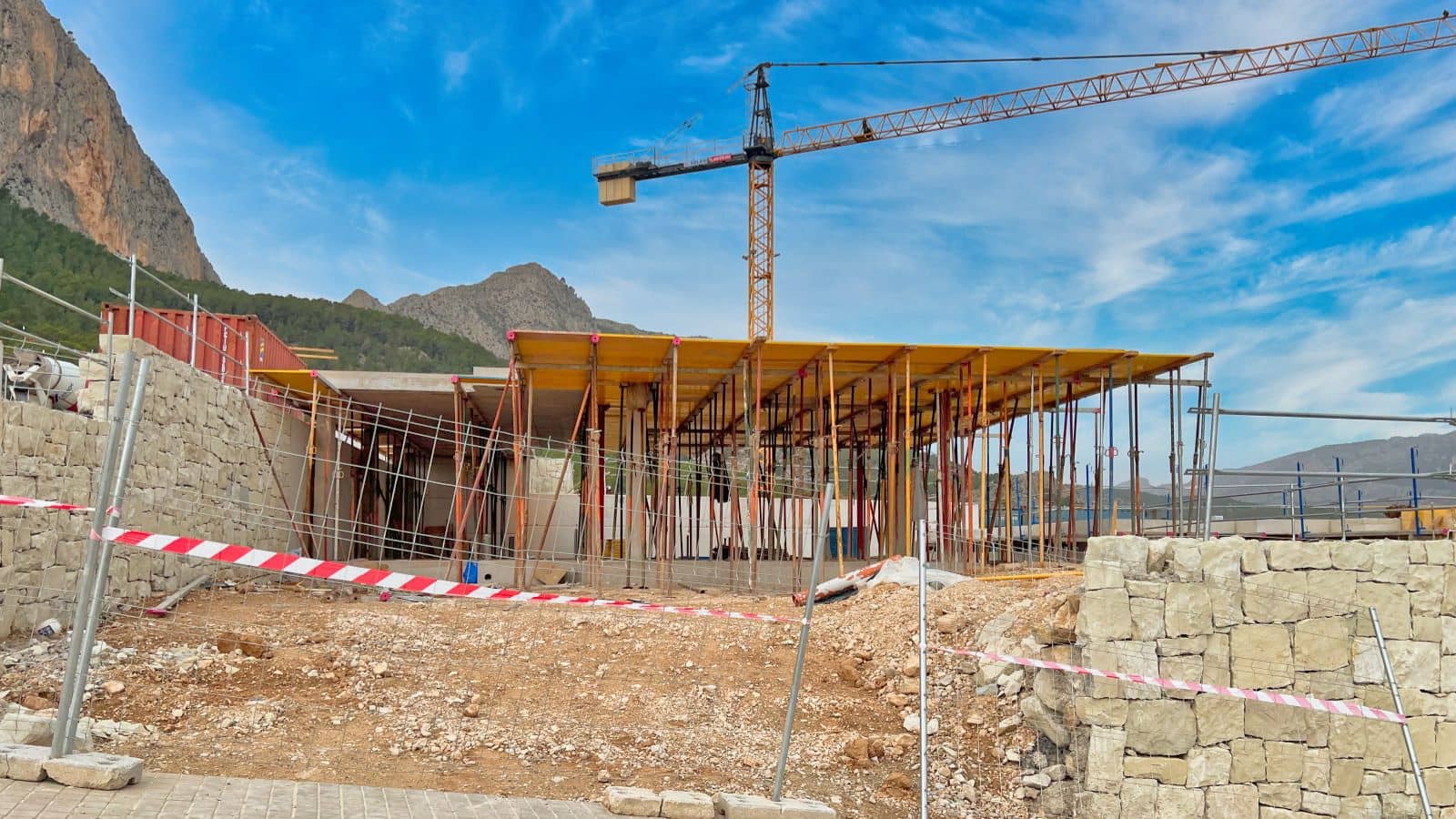 3 bedroom Villa for sale in Polop with garage - € 590,000 (Ref: 8756875)