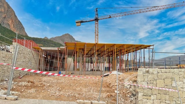 3 bedroom Villa for sale in Polop with garage - € 590,000 (Ref: 8756875)