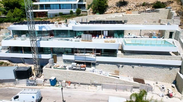 5 bedroom Villa for sale in Altea with pool garage - € 5,900,000 (Ref: 8774405)
