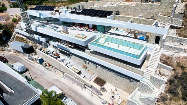 5 bedroom Villa for sale in Altea with pool garage - € 5,900,000 (Ref: 8774405)