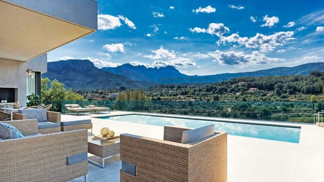 3 bedroom Villa for sale in Cometa - Carrió, Calpe / Calp with pool garage - € 975,000 (Ref: 8776857)