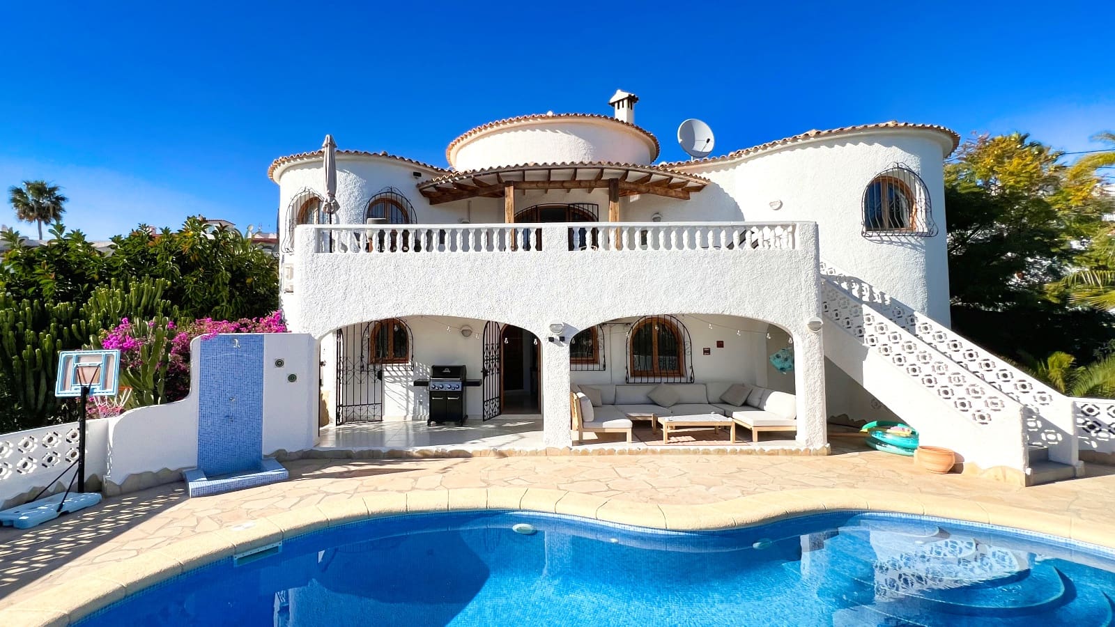4 soveværelse Villa til salg i Calpe / Calp med swimmingpool garage - € 990.000 (Ref: 8788641)