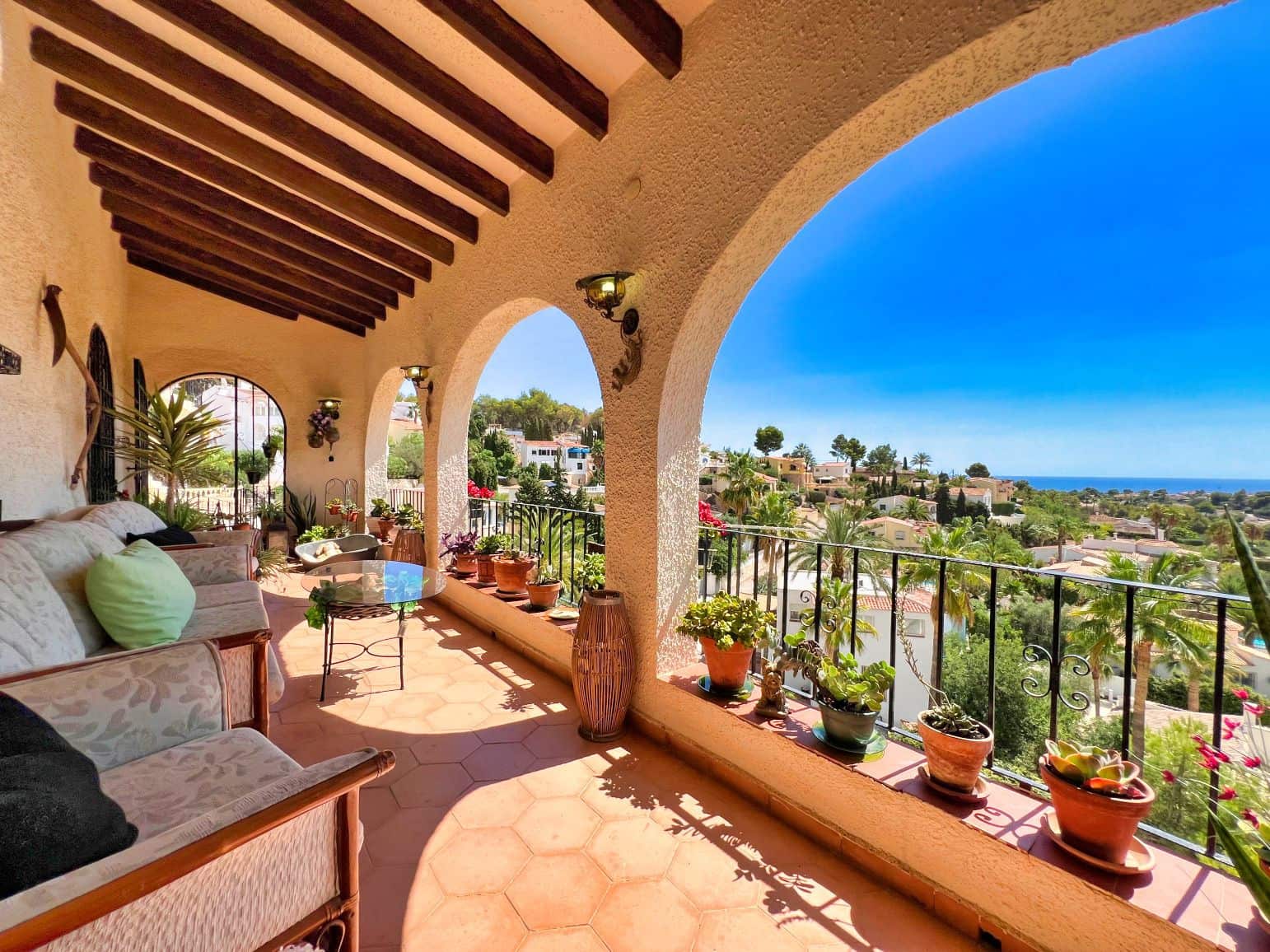 4 makuuhuone Huvila myytävänä paikassa Benissa mukana uima-altaan 
autotalli - 695 000 € (Ref: 8841879)