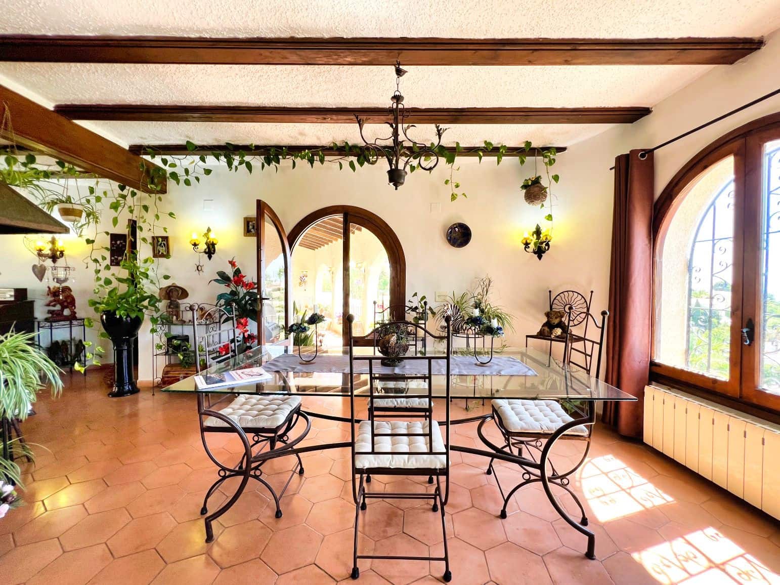 4 makuuhuone Huvila myytävänä paikassa Benissa mukana uima-altaan 
autotalli - 695 000 € (Ref: 8841879)